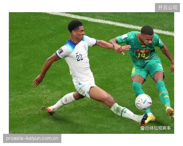 德尚的临场调度能力面临考验,塞内加尔能否维持全场高强度对抗是悬念。 德尚的临场调度能力面临考验,塞内加尔能否维持全场高强度对抗是悬念。